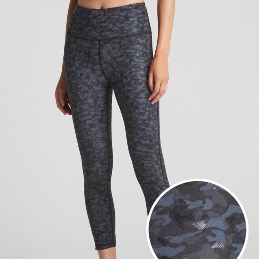 GapFit High Rise Blackout Camo Print 7/8 Leggings